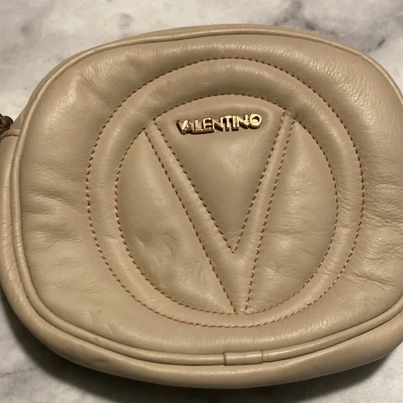 Valentino Cream Quilted Crossbody Bag with Gold Chain - Picture 3 of 16